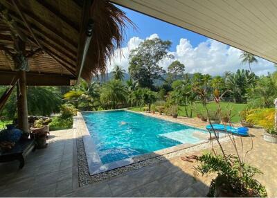 Beautiful 5 Beds Pool Villa With A Large Garden in Khanom