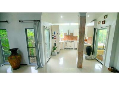 Beautiful 5 Beds Pool Villa With A Large Garden in Khanom