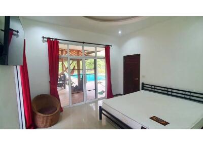 Beautiful 5 Beds Pool Villa With A Large Garden in Khanom