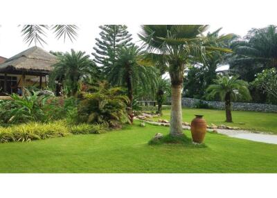 Beautiful 5 Beds Pool Villa With A Large Garden in Khanom