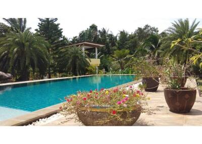 Beautiful 5 Beds Pool Villa With A Large Garden in Khanom