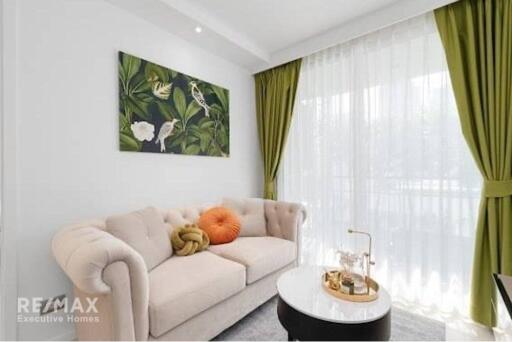 Luxurious 1-BR Condo near BTS Phloen Chit, 4 Mins Walk