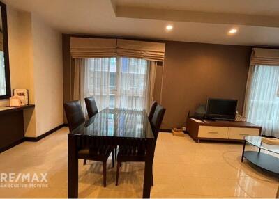 Luxurious 1-BR Condo near BTS Ekkamai - Only 11 Mins Walk Away!