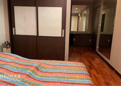 Luxurious 1-BR Condo near BTS Ekkamai - Only 11 Mins Walk Away!