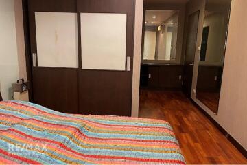 Luxurious 1-BR Condo near BTS Ekkamai - Only 11 Mins Walk Away!