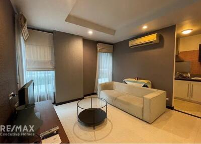 Luxurious 1-BR Condo near BTS Ekkamai - Only 11 Mins Walk Away!