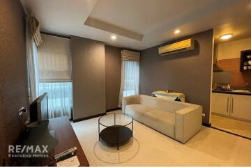 Luxurious 1-BR Condo near BTS Ekkamai - Only 11 Mins Walk Away!