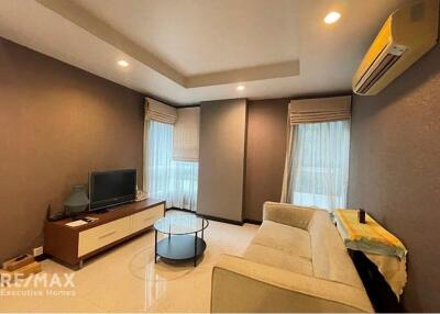 Luxurious 1-BR Condo near BTS Ekkamai - Only 11 Mins Walk Away!