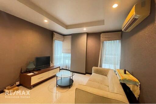 Luxurious 1-BR Condo near BTS Ekkamai - Only 11 Mins Walk Away!