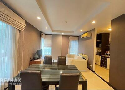 Luxurious 1-BR Condo near BTS Ekkamai - Only 11 Mins Walk Away!