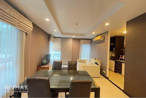 Luxurious 1-BR Condo near BTS Ekkamai - Only 11 Mins Walk Away!