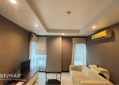 Luxurious 1-BR Condo near BTS Ekkamai - Only 11 Mins Walk Away!