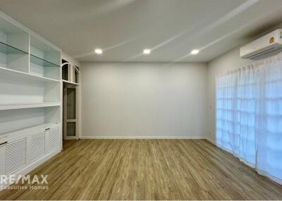 Spacious 4 Bedroom Pet-Friendly Townhouse with Modern Amenities