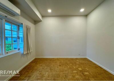 Spacious 4 Bedroom Pet-Friendly Townhouse with Modern Amenities