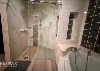 Luxurious 4BR Condo with 3BA Near BTS Silom in Prime Bangkok Location