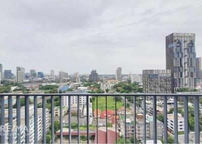 Spacious 3 Bedroom Condo Just 3 Mins Walk to BTS Thong Lo