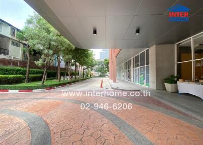 Entrance to building with driveway and covered walkway