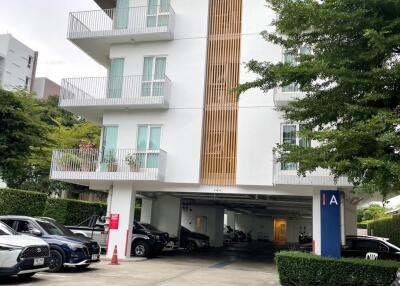 Lovely newly renovated 1 bedroom condo with plenty of natural light for rent at a sought after condominium - North 8 at Serene Lake, Mae Hia, Chiang Mai.