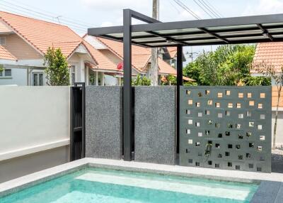 Newly renovated Pool villa with 2/3 Bedroom 3 Bathroom pool villa for sale at Koolpunt 9 , Hang dong, Chiang Mai