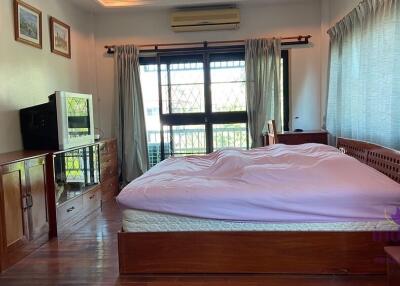 Spacious 3 bedroom for sale home with a large garden, ideal for big families and close to Meechok Plaza, Faham , Muang ,Chiang Mai