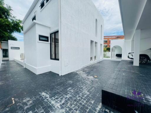 5 Bedroom newly renovated home for sale at World Club Land in Hangdong, Chiang Mai