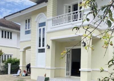 Beautiful 3 bedroom house for rent in Kankanok 1, San Kamphaeng, Chiang Mai. 15min to Varee School.