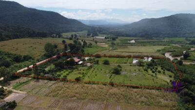 Countryside living. Riverfront 4 Bedroom teak house on a farm surrounded by beautiful mountain view. Chiang Dao, Chiang Mai