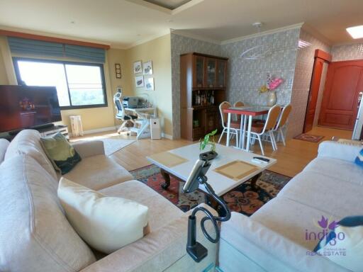 Beautiful and spacious 82 sqm condo in a great location just south of Chiang Mai city