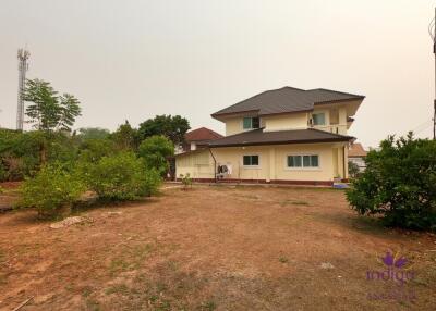 Beautiful large 4 bedroom house for sale with a large garden in Sanphakwan, Hangdong, Chiang Mai