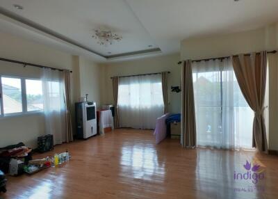 Beautiful large 4 bedroom house for sale with a large garden in Sanphakwan, Hangdong, Chiang Mai