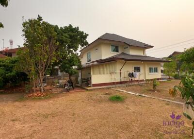 Beautiful large 4 bedroom house for sale with a large garden in Sanphakwan, Hangdong, Chiang Mai