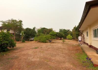 Beautiful large 4 bedroom house for sale with a large garden in Sanphakwan, Hangdong, Chiang Mai