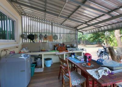 Beautiful large 4 bedroom house for sale with a large garden in Sanphakwan, Hangdong, Chiang Mai