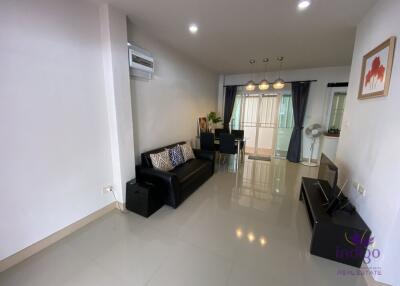 Lovely 3 bedroom townhouse in a quiet Thai neighborhood between Hangdong and the city.