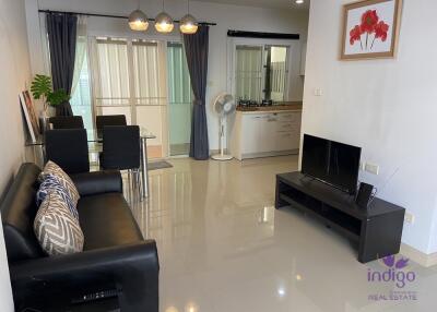 Lovely 3 bedroom townhouse in a quiet Thai neighborhood between Hangdong and the city.