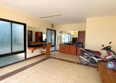 Partly furnished studio ground floor shop front unit for sale at Karnkanok 3 in Jed Yod, Chiang Mai city.