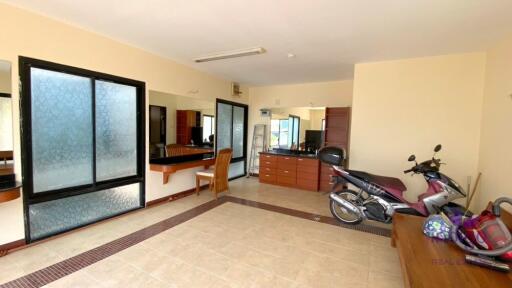 Partly furnished studio ground floor shop front unit for sale at Karnkanok 3 in Jed Yod, Chiang Mai city.