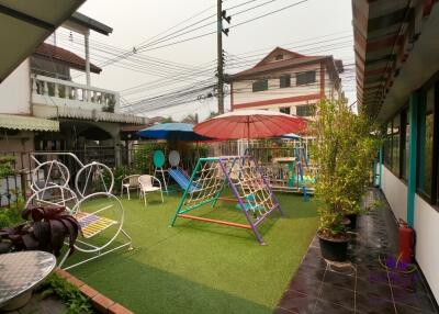 Great property with a house and a  restaurant business on the premises close to Big C Supercenter Hangdong, Chiang Mai