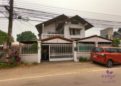 Great property with a house and a  restaurant business on the premises close to Big C Supercenter Hangdong, Chiang Mai