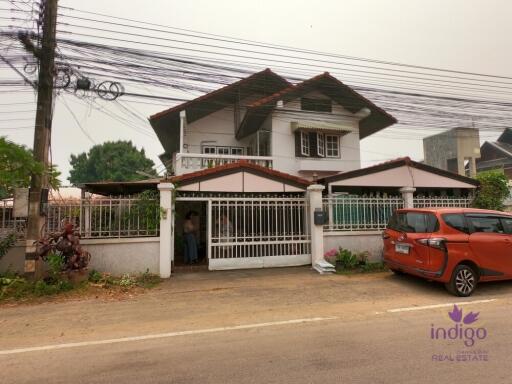 Great property with a house and a  restaurant business on the premises close to Big C Supercenter Hangdong, Chiang Mai