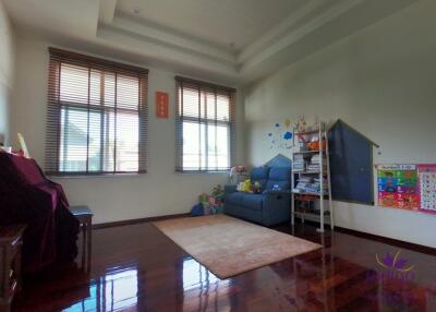 Beautiful 4 bedroom house for sale in a sought after community close to many international schools, Hangdong, Chiang Mai