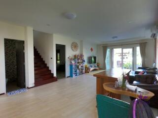 Beautiful 4 bedroom house for sale in a sought after community close to many international schools, Hangdong, Chiang Mai