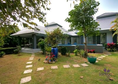 Superb property on a large 1 rai 14 wah plot of land and has a wonderful garden, private pool and entertaining sala.  Moo Baan Wangtan , Chiang Mai