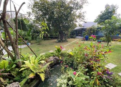 Superb property on a large 1 rai 14 wah plot of land and has a wonderful garden, private pool and entertaining sala.  Moo Baan Wangtan , Chiang Mai