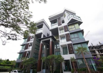 Beautiful luxury low rise 2 bedroom / 2 bathroom condo for sale at Himma Garden Condominium, Chiang Mai city.