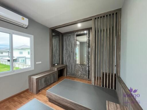 Brand new! Stylishly decorated home in an exclusive community on Hangdong-Samoeng Road. Close to many international schools!