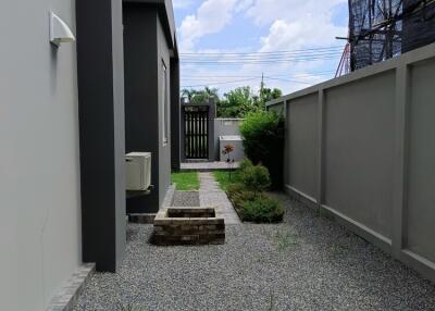 Brand new! Stylishly decorated home in an exclusive community on Hangdong-Samoeng Road. Close to many international schools!