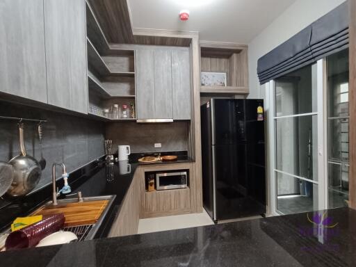 Brand new! Stylishly decorated home in an exclusive community on Hangdong-Samoeng Road. Close to many international schools!