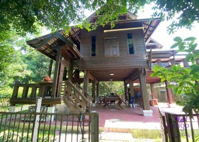 Land with 2 houses Lovely property in Mae Rim countryside ideal as a holiday home or a hobby farm.