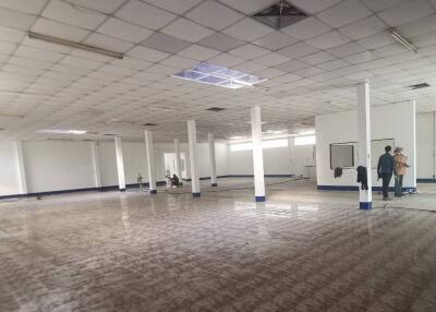 Large building for sale for commercial purposes Great location in Lamphun